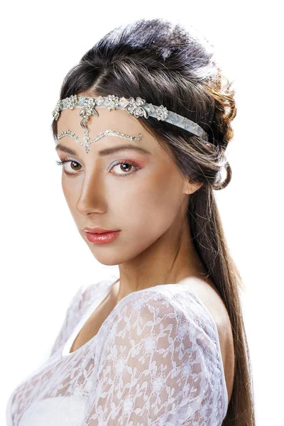 Glamour Nahaufnahme Porträt einer jungen Frau auf weißem Hintergrund — Stockfoto