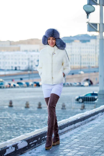 Snow winter woman portrait outdoors on snowy white winter day — Stock Photo, Image