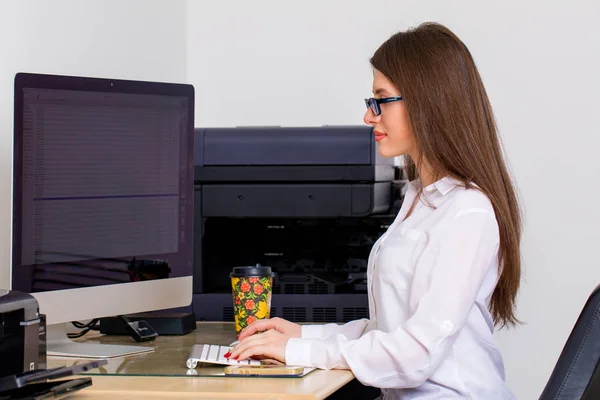 Young business woman — Stock Photo, Image