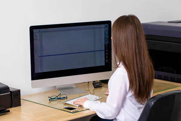 Junge Geschäftsfrau — Stockfoto