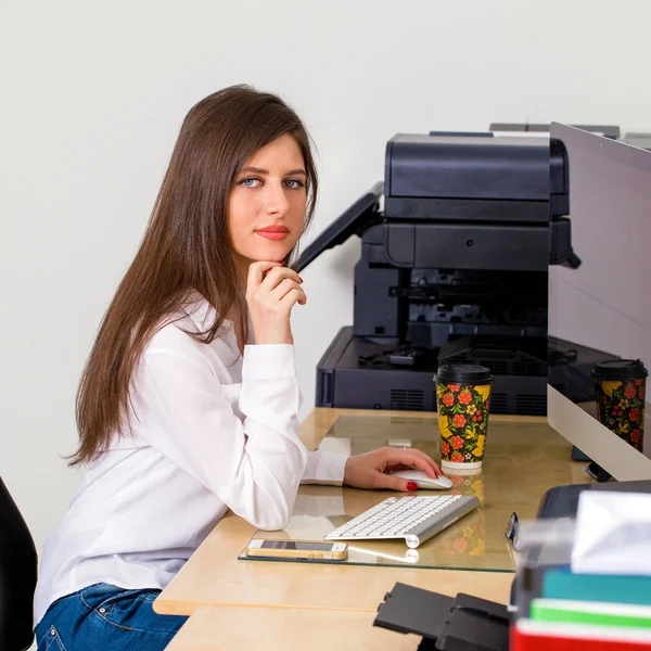 Joven mujer de negocios — Foto de Stock