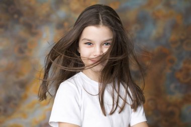 sevimli küçük bir kız portresi