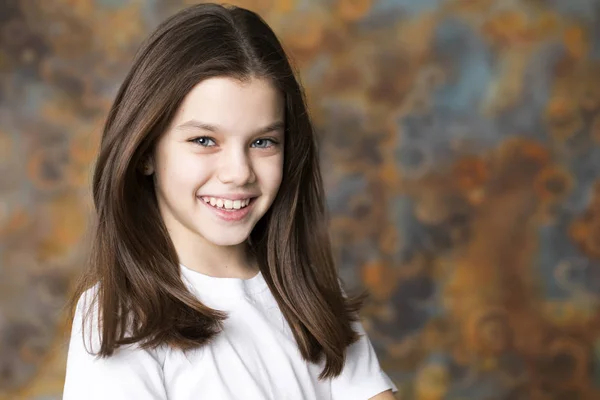 Retrato de uma menina encantadora — Fotografia de Stock