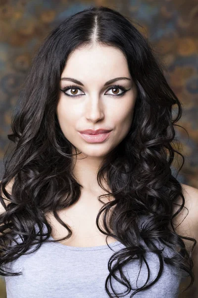 Close up portrait of a young woman — Stock Photo, Image