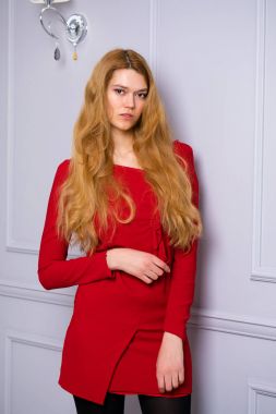 Güzel sarışın kadın.