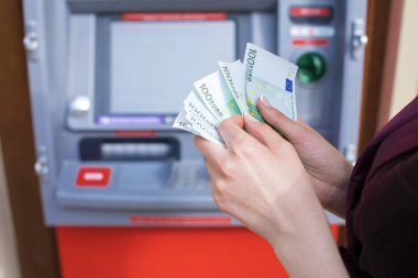  Para bir Atm de nakit