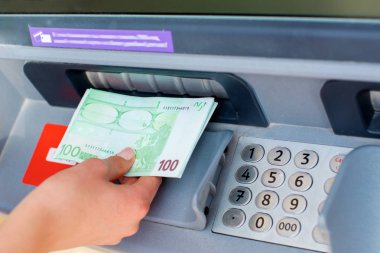  Para bir Atm de nakit
