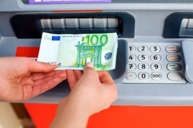  Para bir Atm de nakit