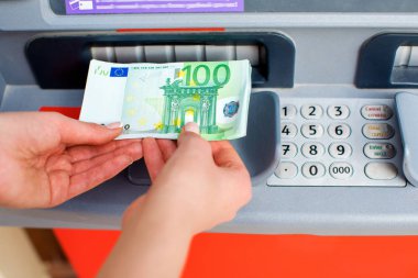  Para bir Atm de nakit