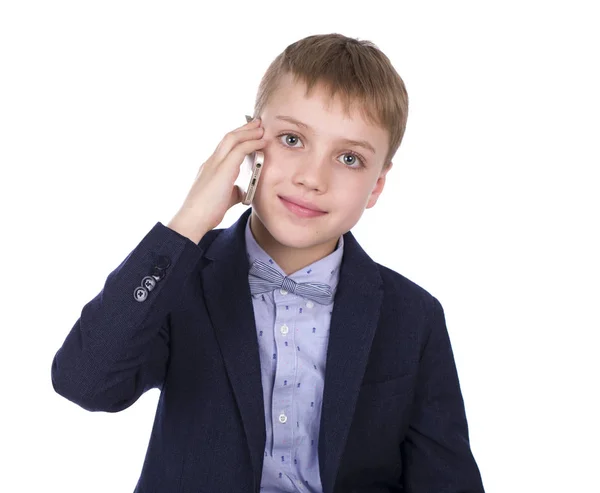 Retrato de un niño con su nuevo teléfono celular — Foto de Stock