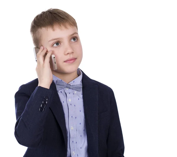 그의 새 휴대 전화를 어린 소년의 초상화 — 스톡 사진