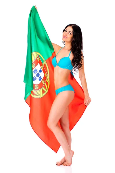 Молодая женщина с большим флагом Португалии — стоковое фото