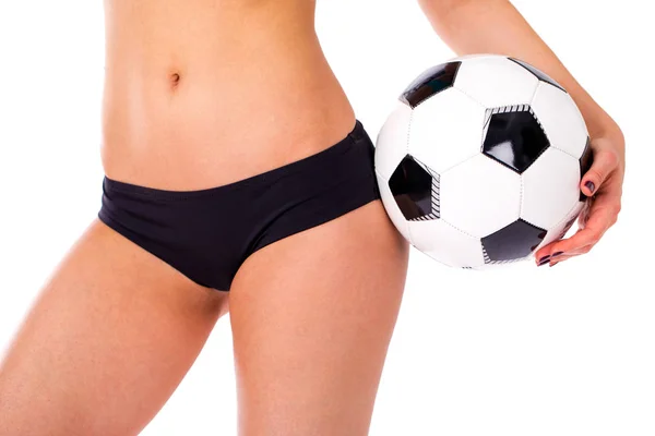 Μπάλα ποδοσφαίρου και θηλυκή τους γοφούς. Μαύρα εσώρουχα. Εσωτερικη o φωτογραφία — Φωτογραφία Αρχείου