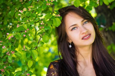 güzel genç mutlu kadın portresi 