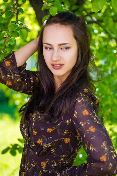 Retrato de hermosa joven feliz mujer — Foto de Stock