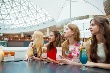 Kokteyl tarafından dedikodu