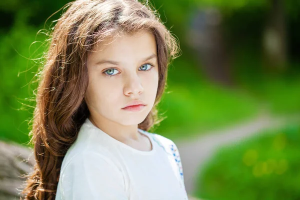 Portrait of a beautiful young little girl — Stock Photo, Image