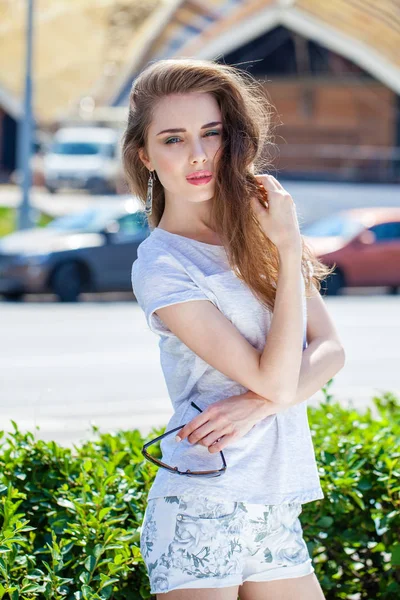 Portrait close up of young beautiful brunette woman — Stock Photo, Image