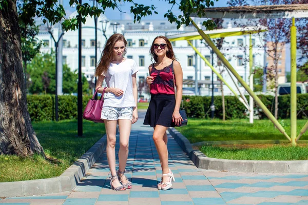 Portrait of a happy young women smiling — Stock Photo, Image