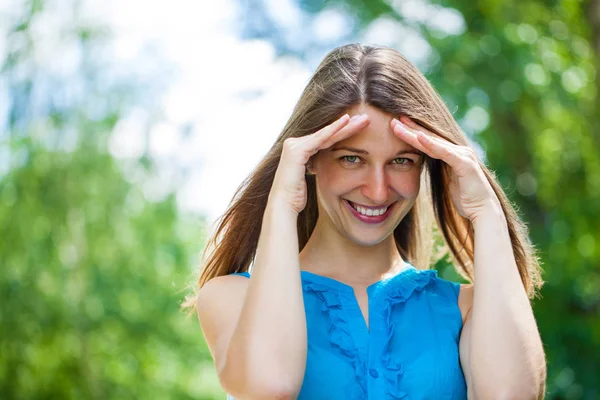 Retrato de hermosa joven feliz mujer — Foto de Stock