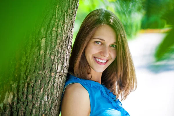 güzel genç mutlu kadın portresi 