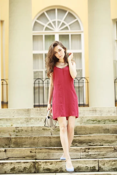 Bautiful sarışın seksi Kırmızı elbiseli