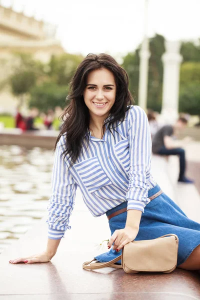 Portrait of beautiful young woman — Stock Photo, Image