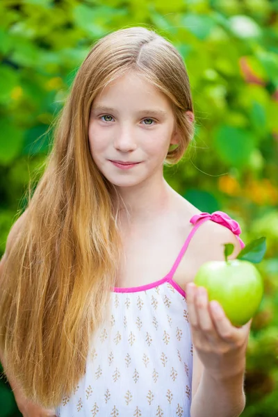 Obrázek krásné dívky s zelené jablko — Stock fotografie