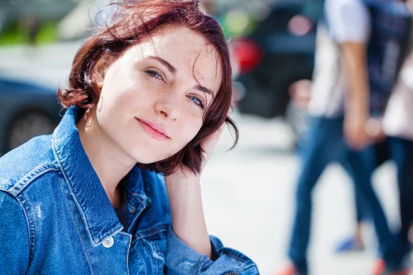 Portrait close up of young beautiful brunette woman — Stock Photo, Image