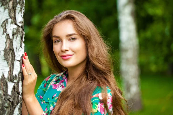 Young brunette woman — Stock Photo, Image