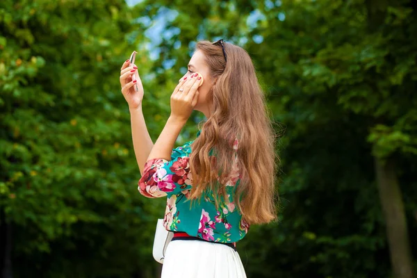 Make Up. Beautiful brunette woman — Stock Photo, Image