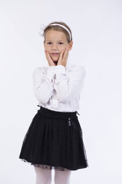 Mutlu sarışın küçük kız