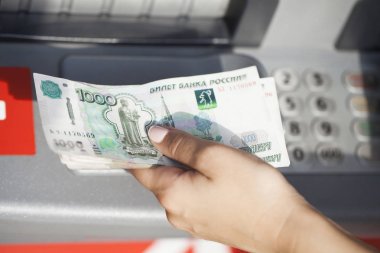 Kadın eli açık banka Atm para çekme