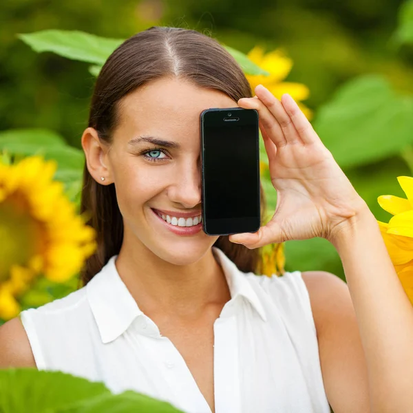 Akıllı Telefon ekranınızda gösterilen genç güzel kız