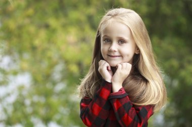 Güzel bir genç kızın portresi. 