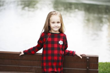 Güzel bir genç kızın portresi. 