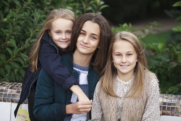 Tres hermanas niñas —  Fotos de Stock