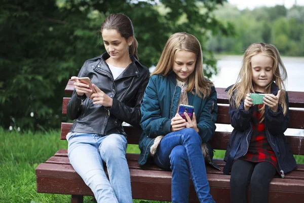 Generation smartphones summer — Stock Photo, Image
