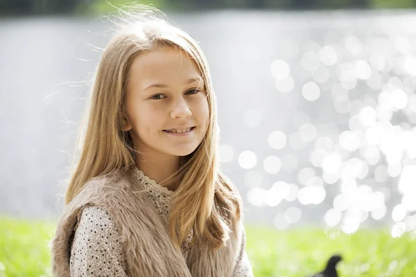 Güzel bir genç kızın portresi. 