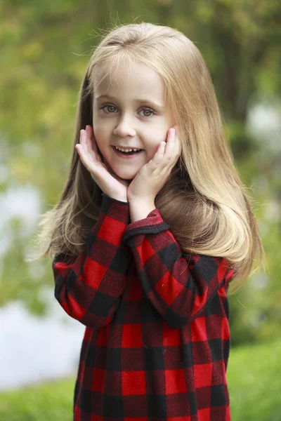 Güzel bir genç kızın portresi. 