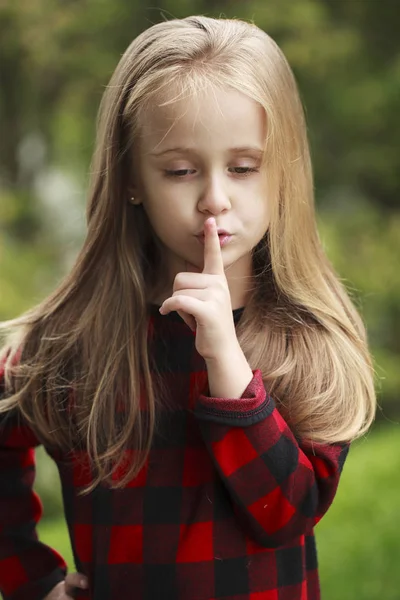 Portrait of a beautiful young little girl — Stock Photo, Image