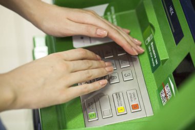 Kadın kolları, Atm