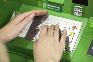 Kadın kolları, Atm