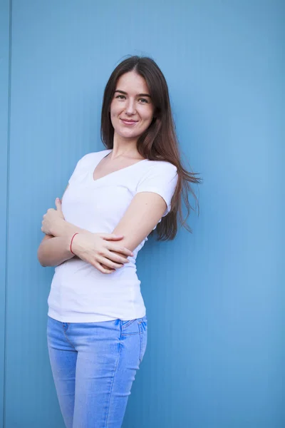 Portrait of beautiful young woman — Stock Photo, Image