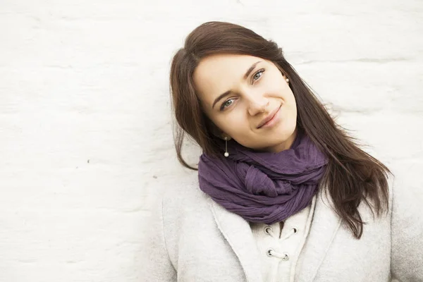 Portrait of beautiful young woman — Stock Photo, Image