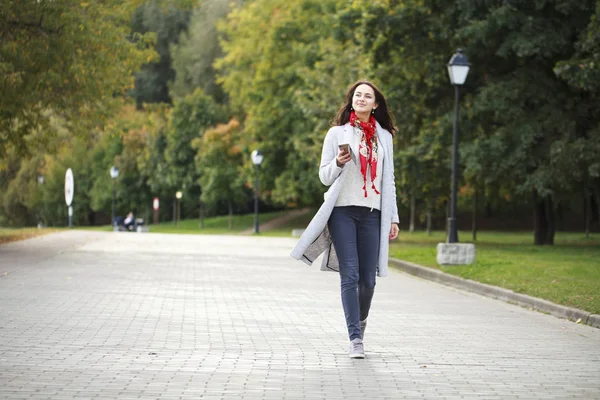 Young brunette woman calling by phone — Stock Photo, Image