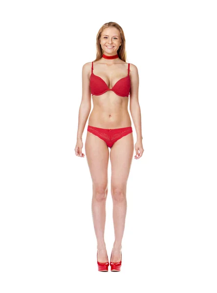 Jeune belle femme blonde en bikini rouge — Photo