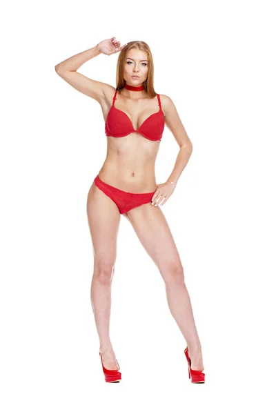Jonge mooie blonde vrouw in rode bikini — Stockfoto