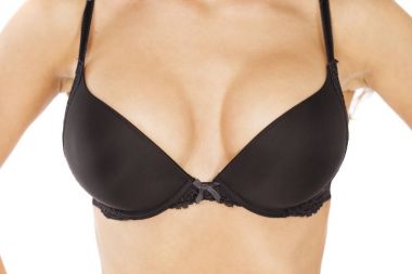 Siyah sütyen genç seksi esmer kadın