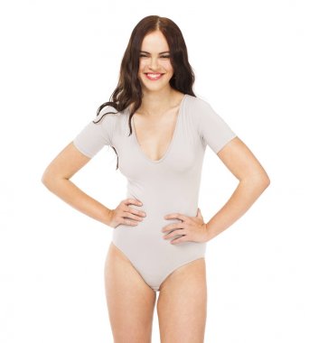 Genç güzel kadın gri fitness vücut giyim